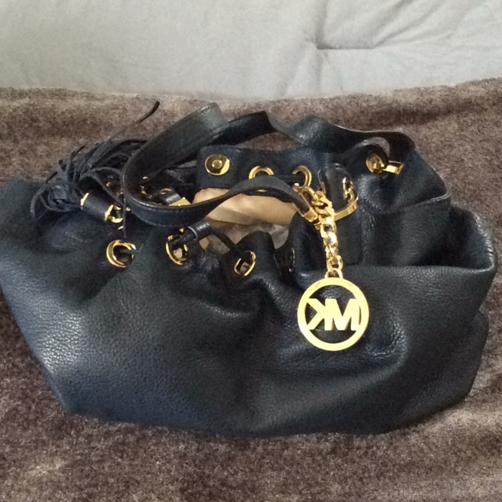 Michael kors navy blue leather pocketbook - Picture 1 of 8